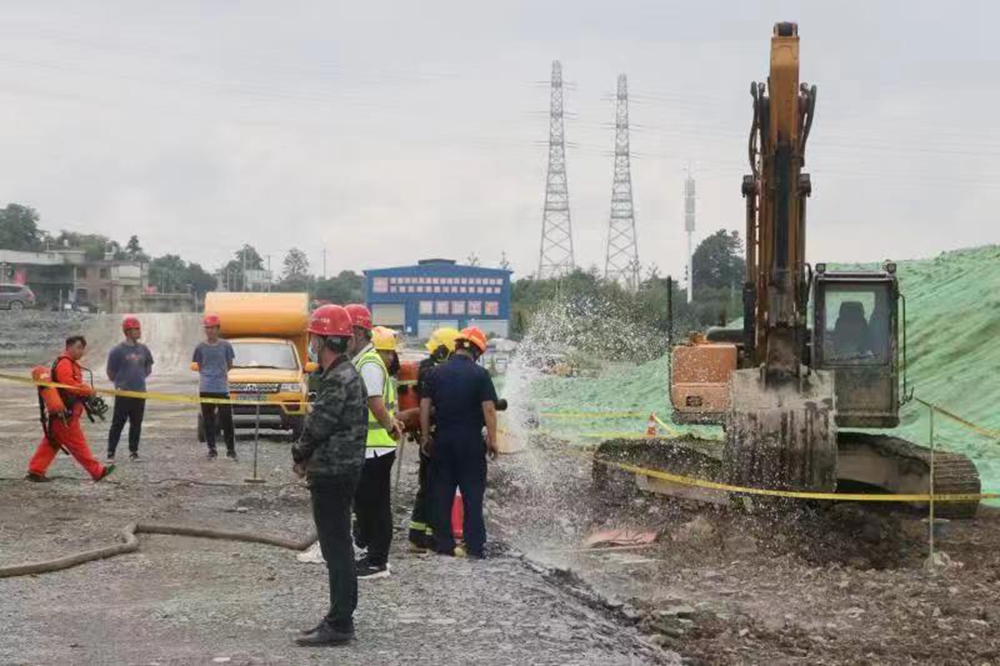 2022年安全生產(chǎn)月燃氣泄漏應急救援演練活動(圖7)